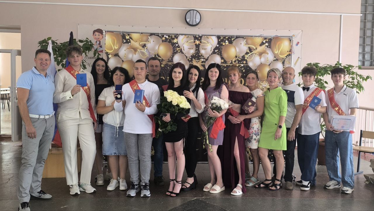Вручение аттестатов 9 и 11 классам.
